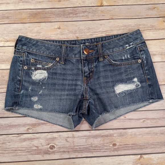 American Eagle 4 Destroyed Mini Blue Denim Jean Shorts Raw Hem - Picture 1 of 7